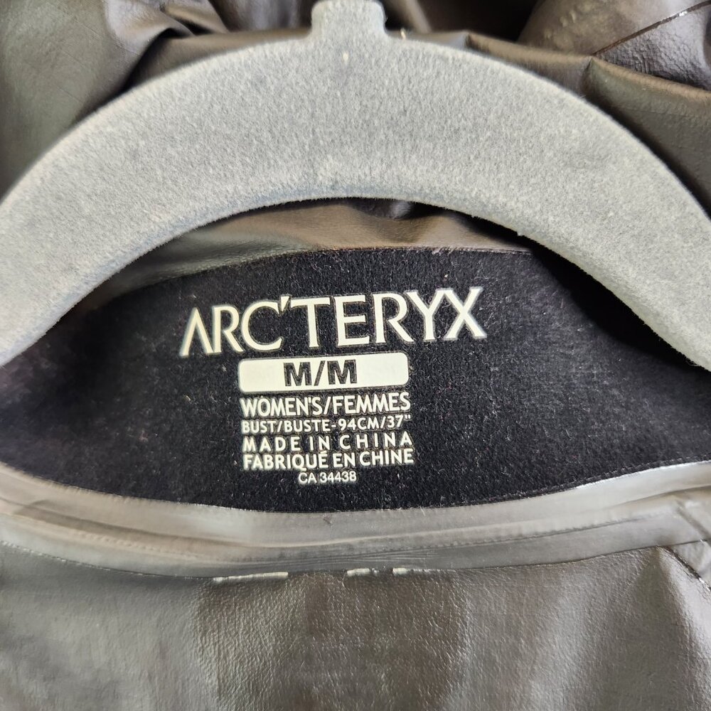 Arcteryx Jacket Womens M Burgundy Bets SL Waterproof Windproof Climbing Hike - Picture 11 of 16